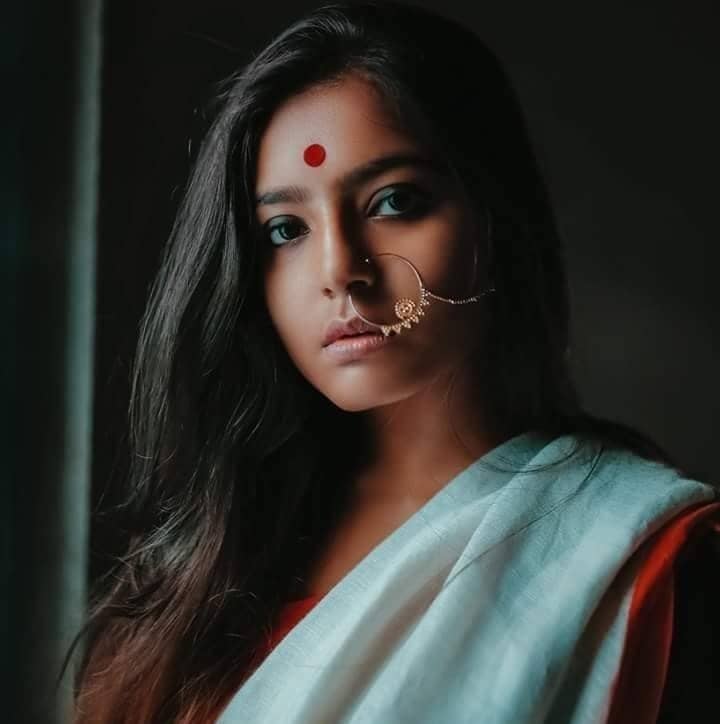 তুমি দৃষ্টি উপেক্ষা করে চলে যেও